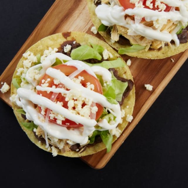 Tostada Puro Frijol.